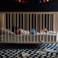 Paljusid vanemaid puudutav mure: kuidas harjutada väikelaps enda voodis magama, kui ta on juba mõnda aega vanemate kaisus uinunud?