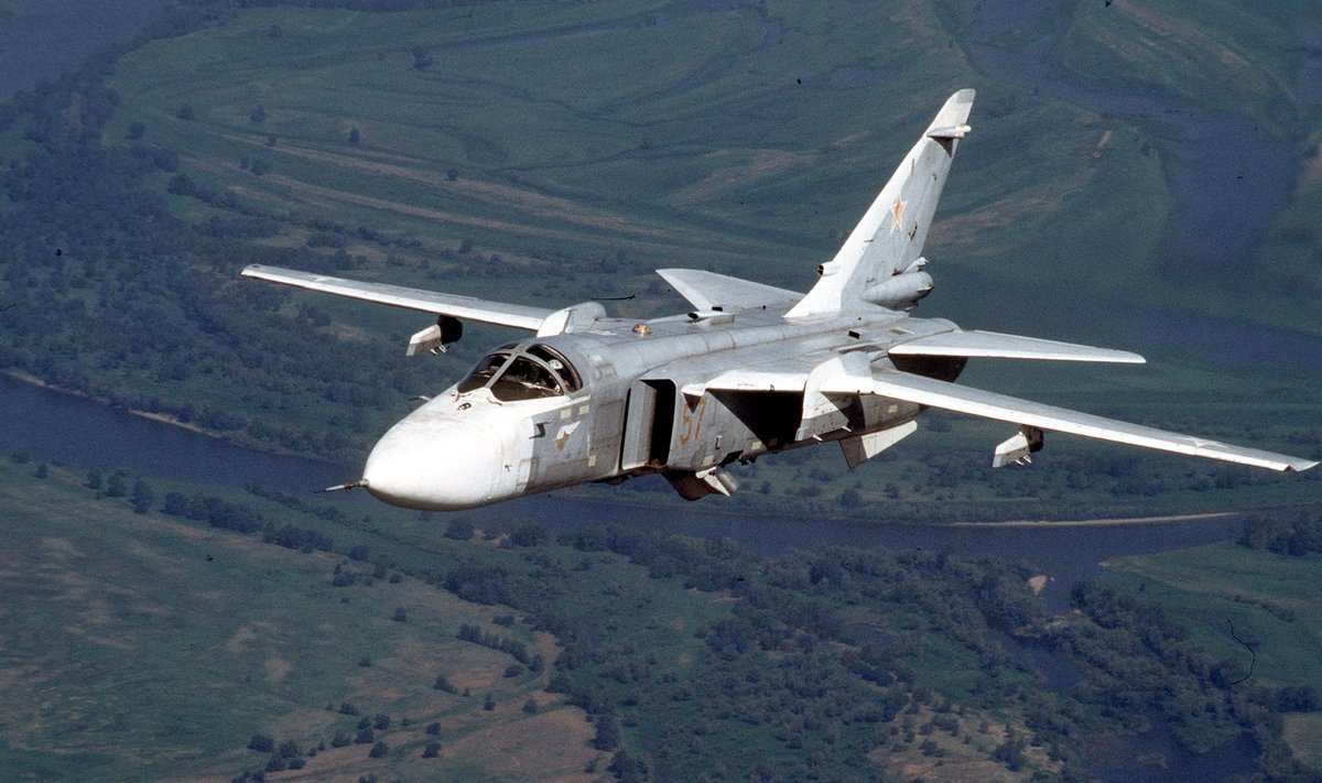 Фронтовой бомбардировщик Су-24. Иллюстративное фото