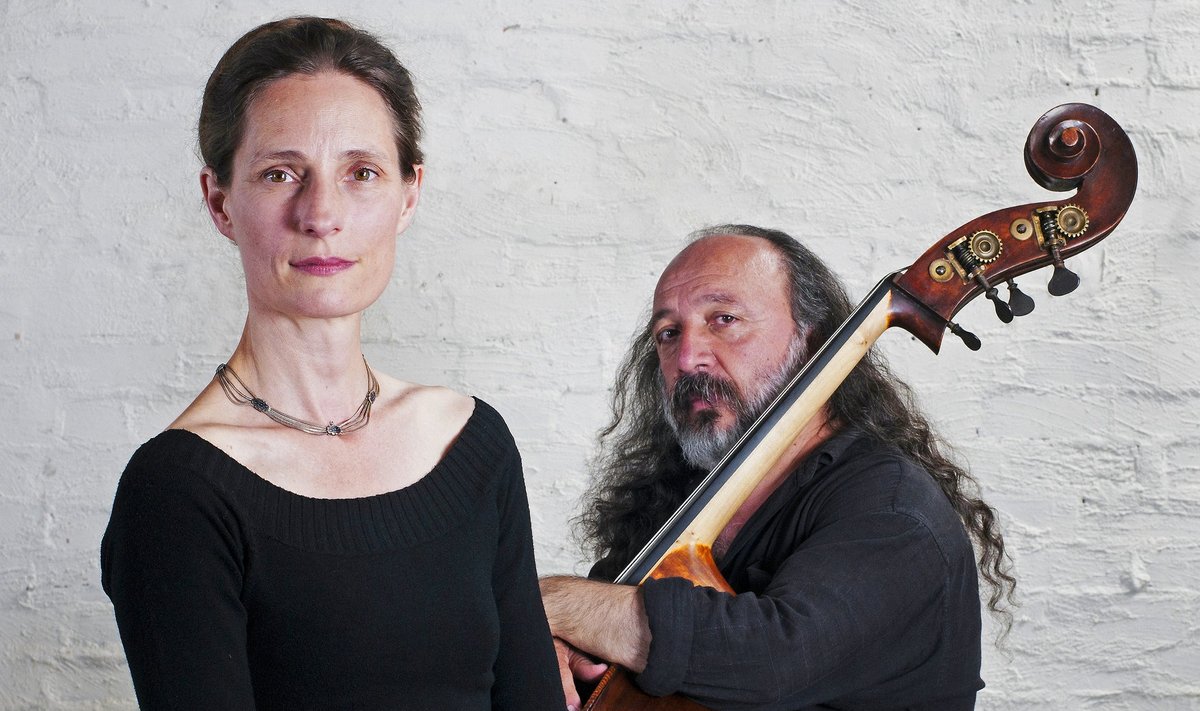 “Klaaspärlimäng” toob Tartusse põneva duo Austraaliast koosseisus sopran Deborah Keyser ja kontrabassimängija Nick Tsiavos
