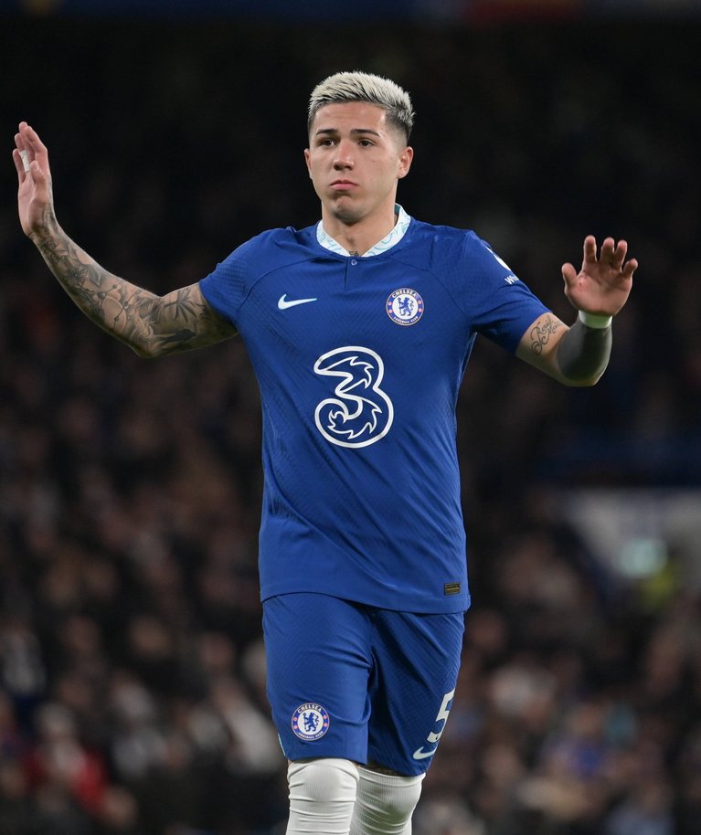 Londoni Chelsea sel talvel raha ei lugenud. Enzo Fernandeze eest maksti 121 miljonit eurot ning sellega sai 22-aastasest argentiinlasest Premier League'i läbi aegade kõige kallim jalgpallur.