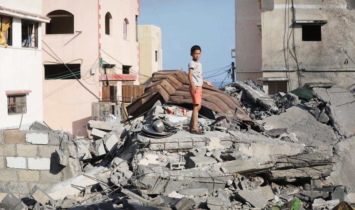 Tiheda asustusega ja väheste ressurssidega Gaza sektoris ei ole inimesetel pommide eest peaaegu et kuhugi varjuda.