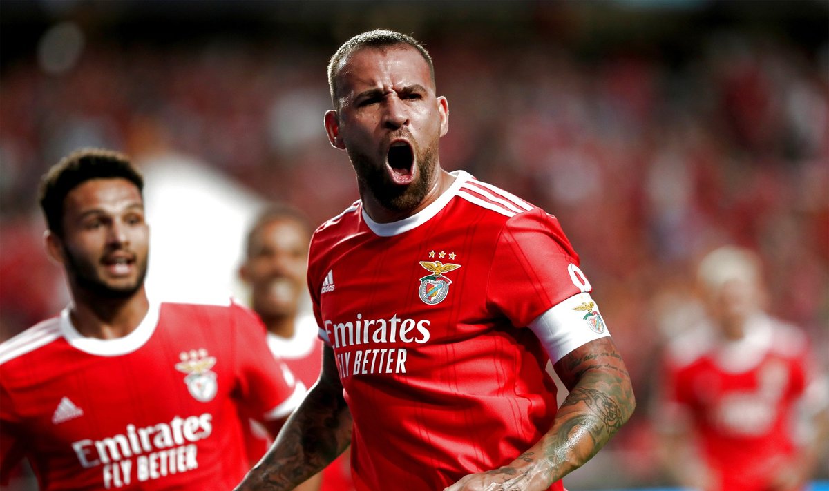 Nicolas Otamendi tähistab Benfica väravat