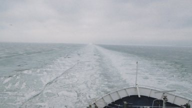 Saaremaa ja Hiiumaa vaheline parvlaevaliiklus seisab juba kolmandat päeva