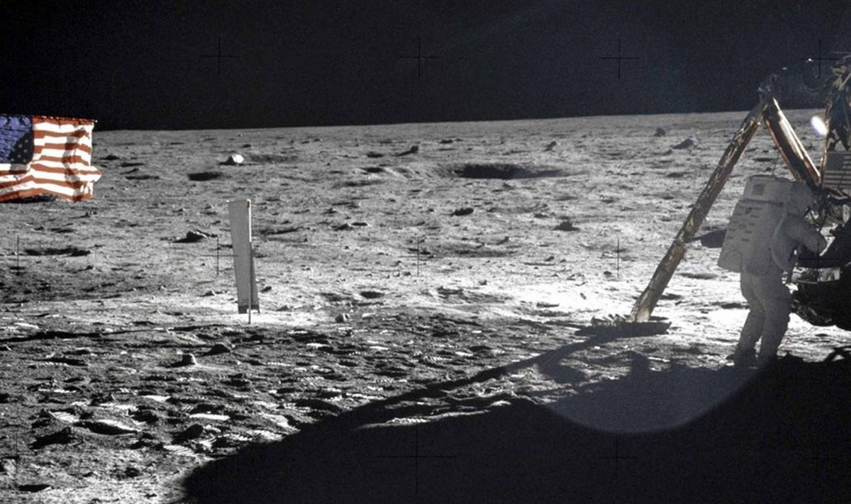 Neil Armstrong kuu pinnal