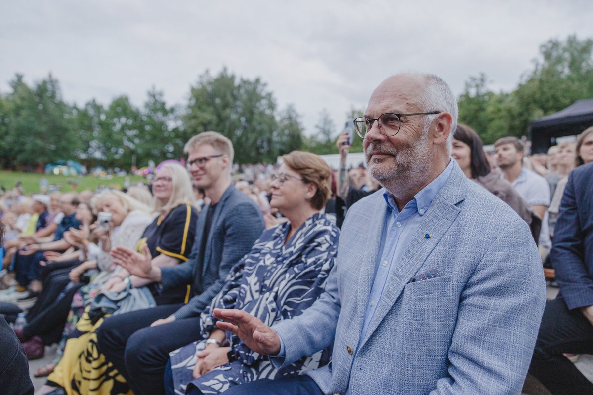 FOTOD | Mõnus suveõhtu abikaasaga. Jacob Collier pani Alar ja Sirje Karisel jala tatsuma