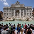 Почему к фонтану Треви в Риме больше никого не пускают?