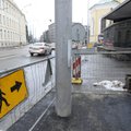 DELFI FOTOD: Pärnu maanteele kukkunud postid asendati uutega