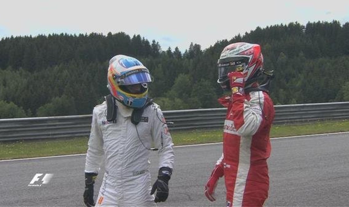 Alonso ja Räikkönen avarii järel