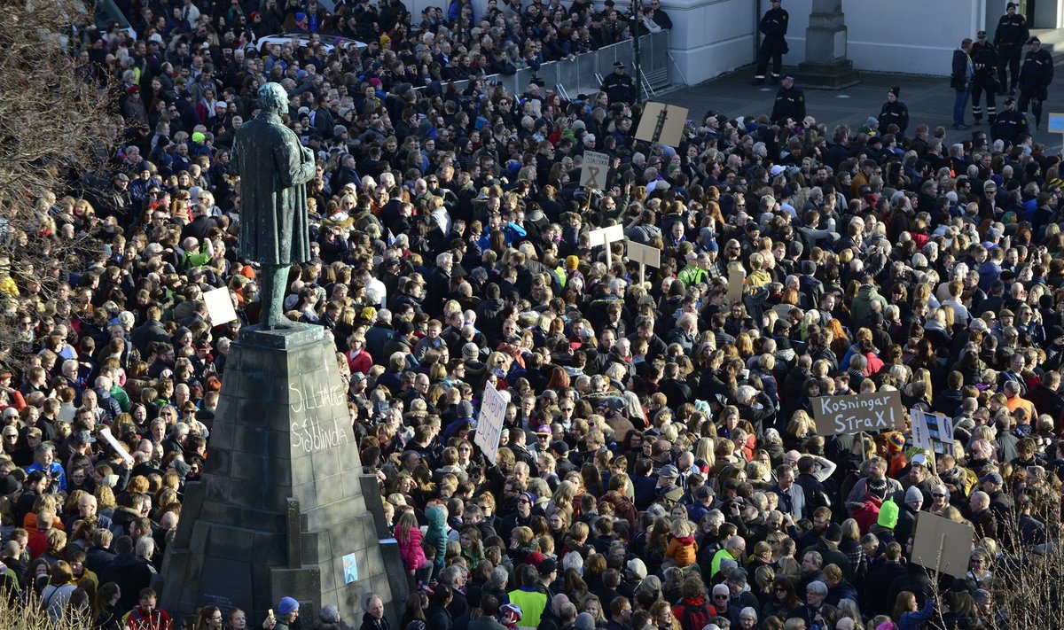 Islandi politsei hinnangul avaldas esmaspäeval meelt veel rohkem inimesi kui 2009. aasta meeleavaldusel, mis kukutas valitsuse.