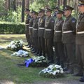 FOTOD | Liiva kalmistul mälestati NKVD käe läbi hukkunud riigivanemaid, sõjaväelasi, ühiskonnategelasi ja eraisikuid
