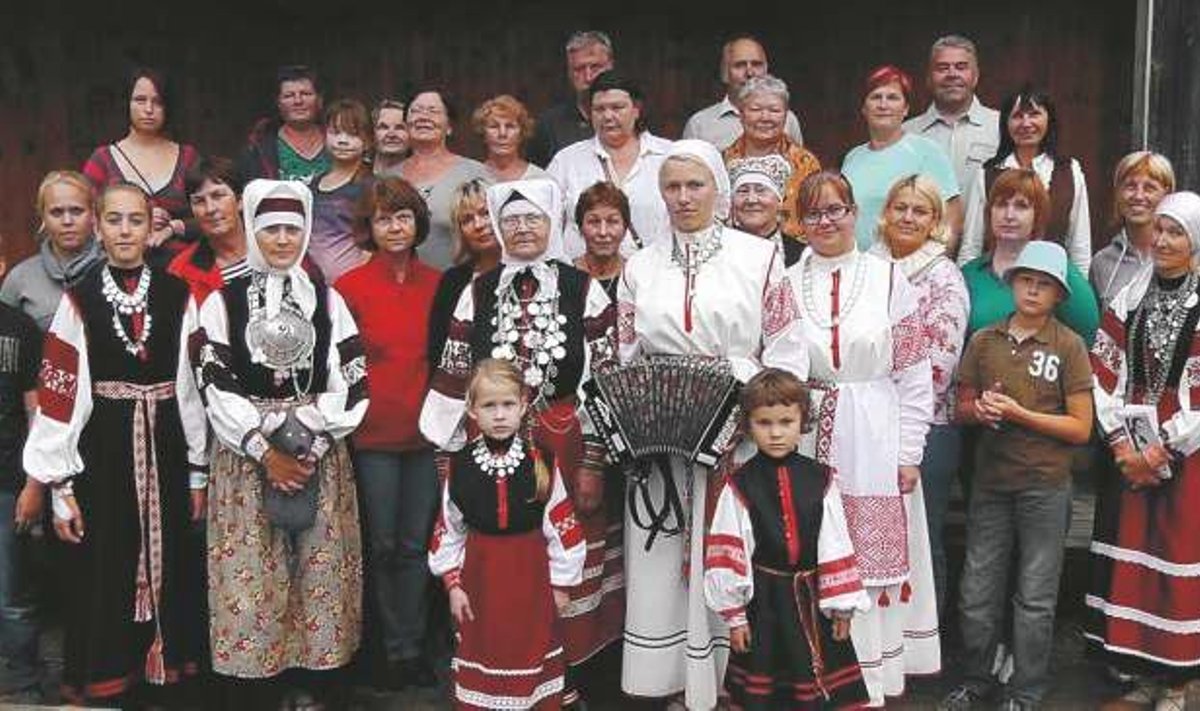 Haljala Kultuuriseltsi liikmed külastamas Setumaad 2012. aasta suvel.