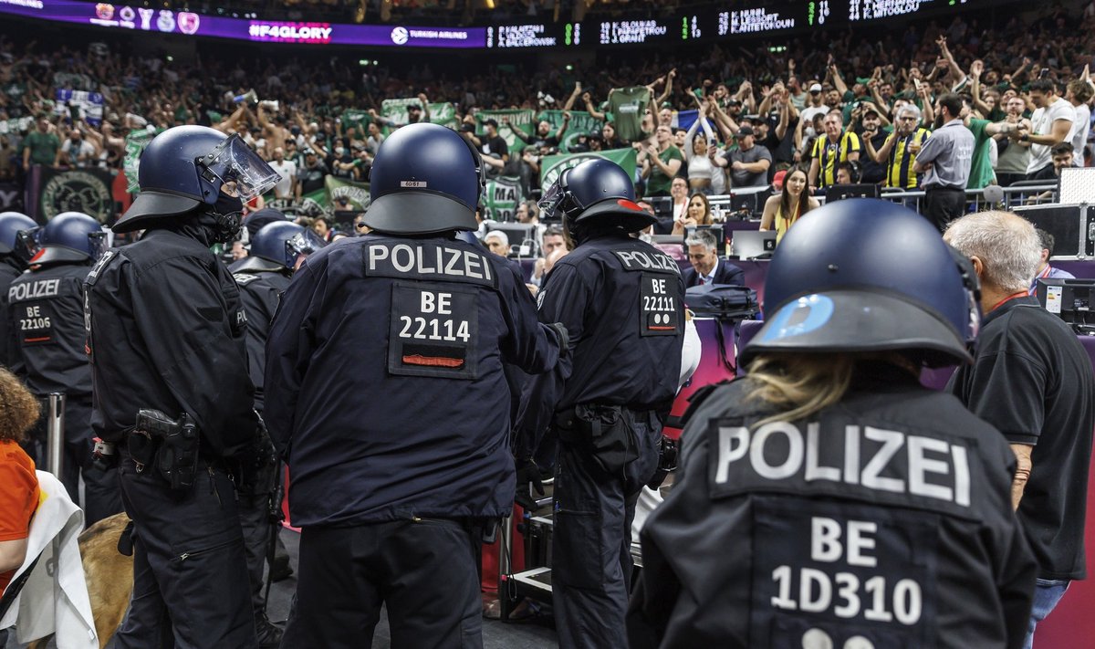 Saksamaa politseil on Berliinis kibedad päevad.
