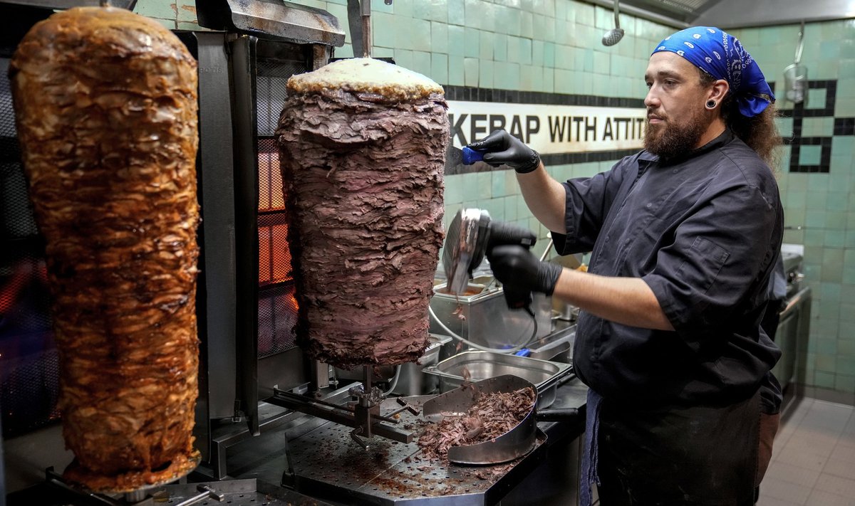 Kebabibaar Berliinis. Türgi sõnul suhtutakse Euroopas döner-kebabi mõiste kasutamisse lubamatult liberaalselt. 