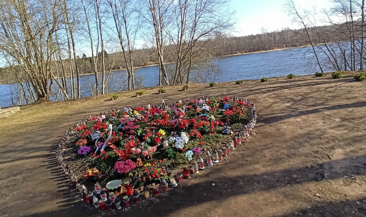 Maa, kus enne paiknes Narva tanki monument. 