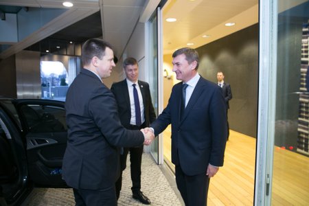Jüri Ratas kohtus Donald Tuski, Jean-Claude Junckeri ja Andrus Ansipiga