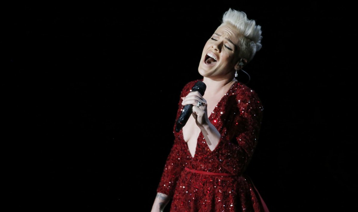 Pink performs a tribute to "The Wizard of Oz" at the 86th Academy Awards in Hollywood