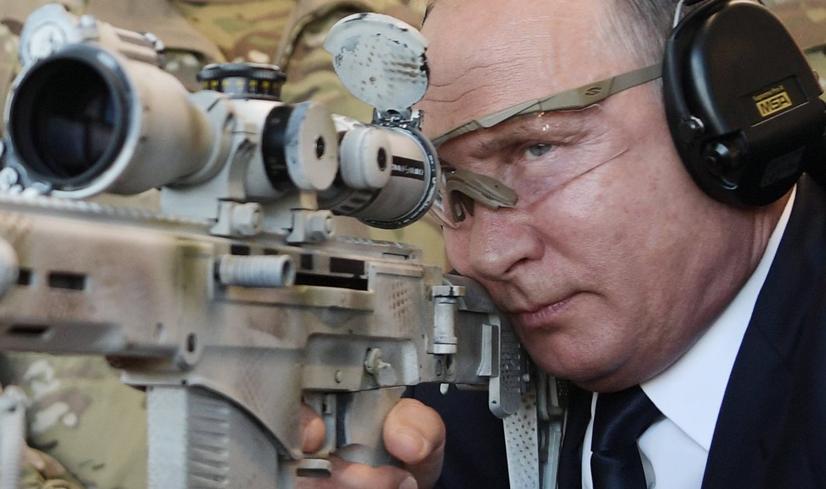 Venemaa president Vladimir Putin SVCh 380 snaipripüssi katsetamas