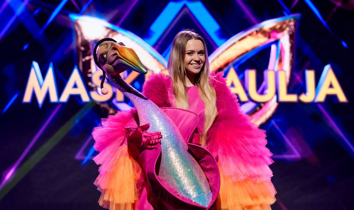 Flamingo maski all peitus näitleja ja laulja Desiree Mumm