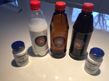 Kliendile postiautomaadiga saadetud pakis olid kodus villitud pudelid boori, magneesiumi ja tundmatu ainega „Nurruva raku nämps”, samuti välismaist päritolu vitamiinipurgid.