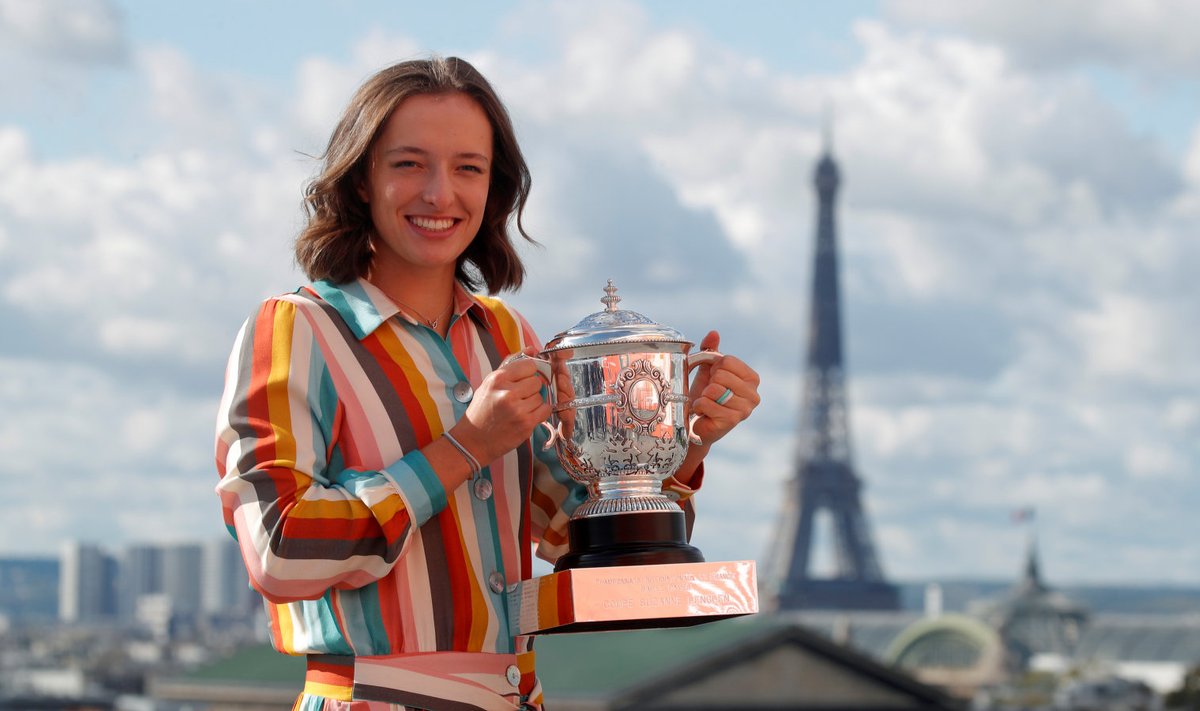 Iga Swiatek Pariisis French Openi karikaga.