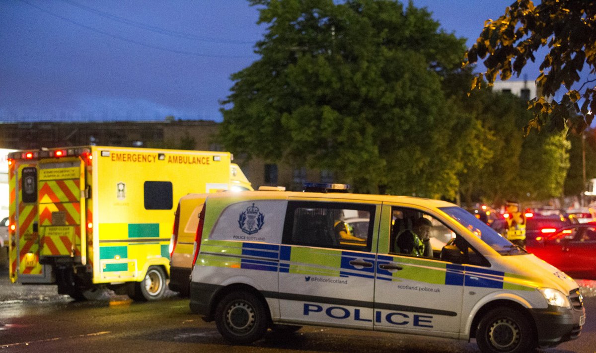 Šotimaa politsei ja kiirabi asuvad tänaval, kus pussitamised aset leidsid