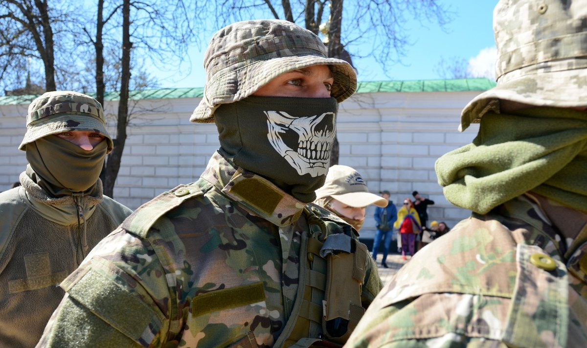 Ukraina sõjaväelased Kiievis rivistusel.