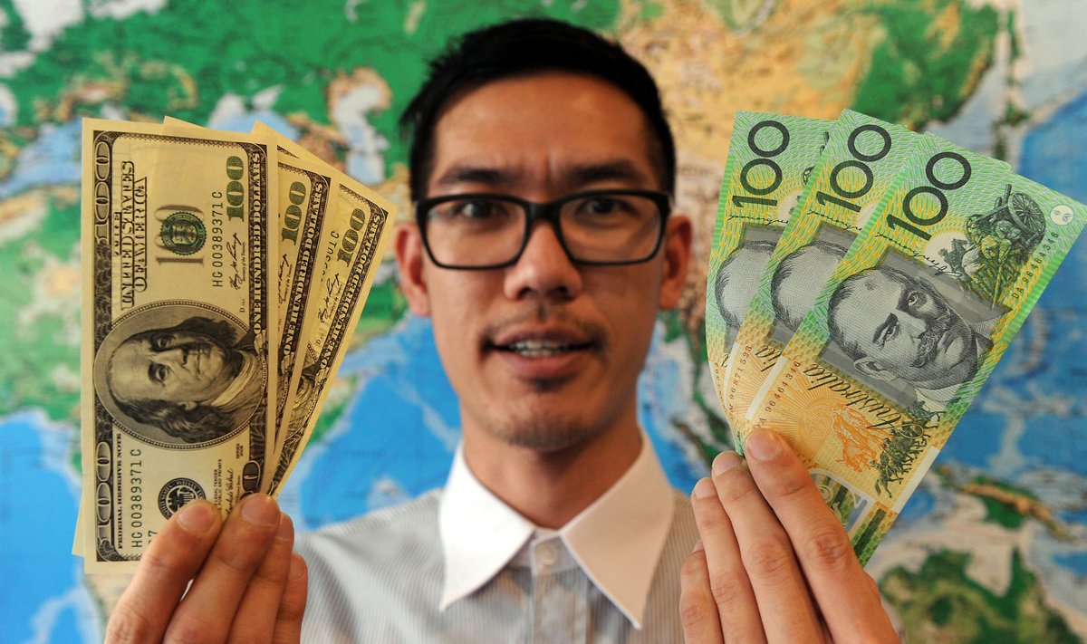 USA ja Austraalia saja dollarilised rahatähed