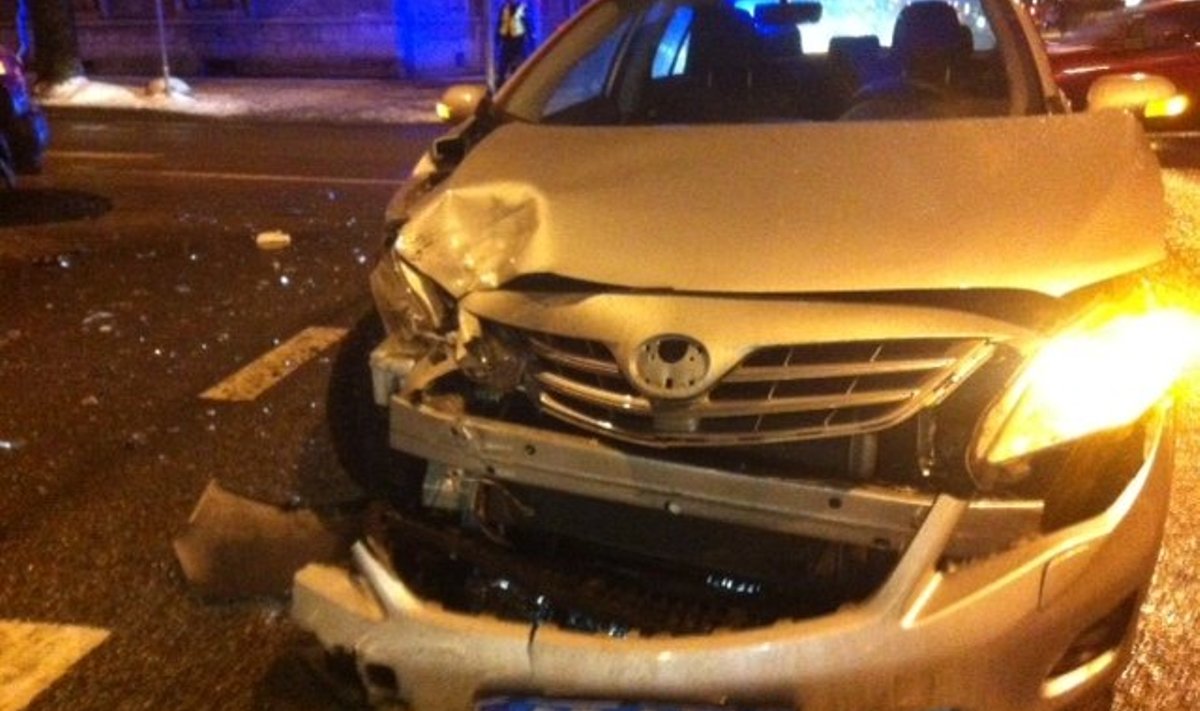 Mullu novembri lõpus Tallinnas õnnetusse sattunud Vene saatkonna auto