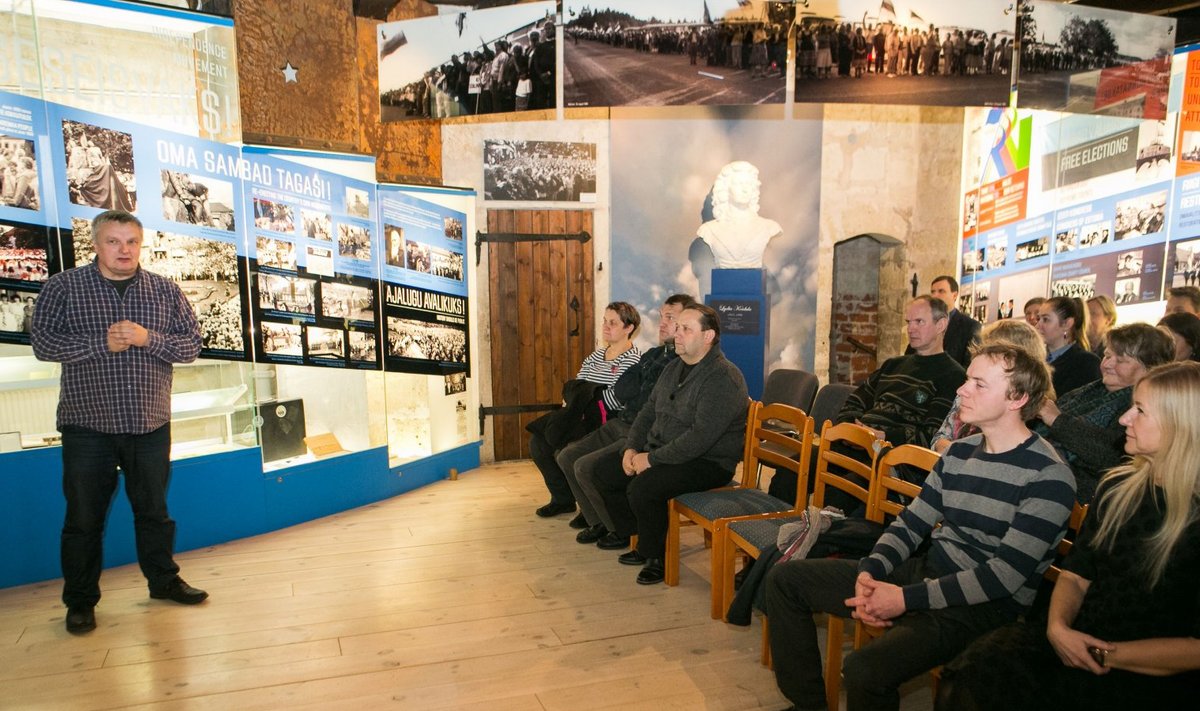 Margus Muld 2016. aastal Saaremaa Muuseumi lossitornis dokumentaalfilmi “Kivestu tuuliku lugu” esilinastusel.