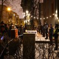 ФОТО | В Таллинне прошла акция в поддержку закрытого властями кафе. Тушить костер приезжали спасатели