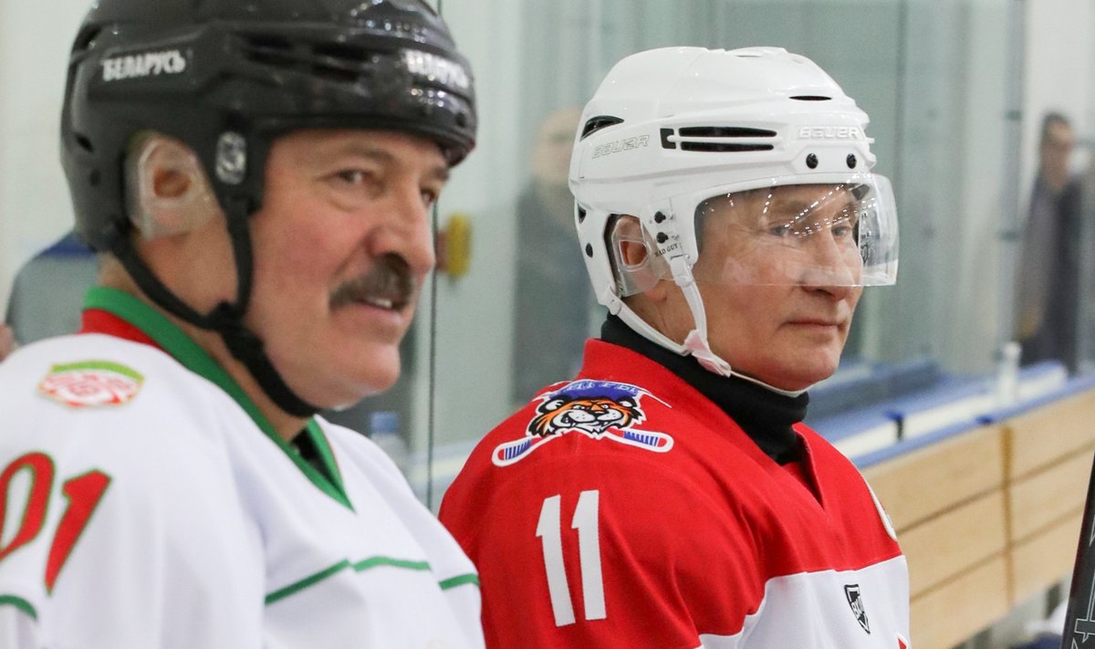Russian President Putin and Belarusian President Lukashenko play ice hockey in Sochi