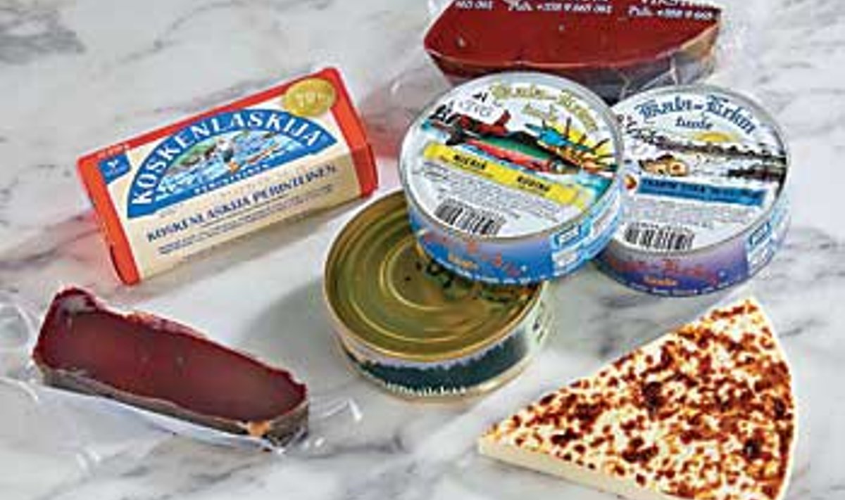SALAKAUP: Kolm konservi, paar tükki juustu ja käntsakas liha, mille Eestisse toomise eest võib oodata 18 000 kroonine rahatrahv. Vallo Kruuser