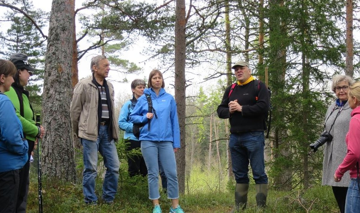 President Kersti Kaljulaid matkamas