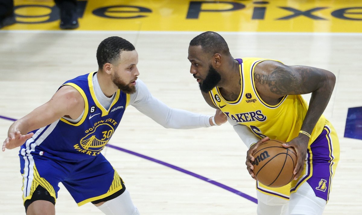 Stephen Curry ja LeBron James.