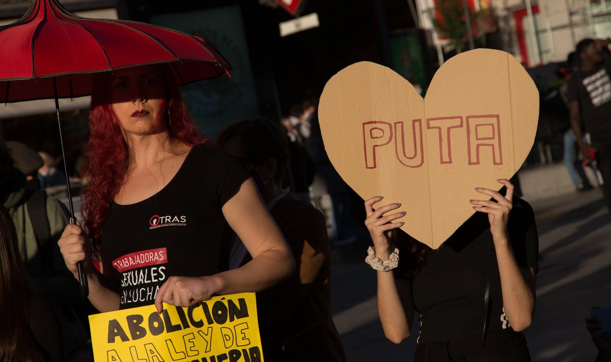 Mitte kõik asjaosalised pole nõus, et seksiostu keelamine on hea mõte. Pildil seksitöötajate protestiüritus 22. oktoobril Madridis