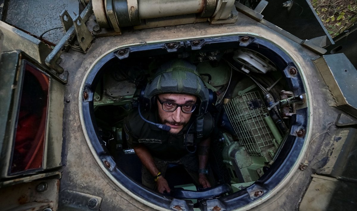 ÄREVAD AJAD ZAPORIŽŽJAS: Ukraina sõdur USA päritolu jalaväe lahingumasinas M2 Bradley.