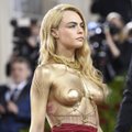 KLÕPSUD | On, mida näidata: Briti supermodell Cara Delevingne ilmus punasele vaibale topless