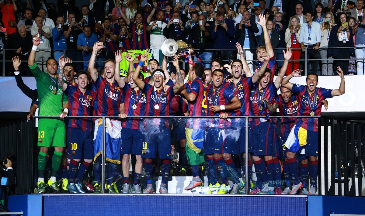 Võidukas FC Barcelona meeskond auhinnatseremoonial