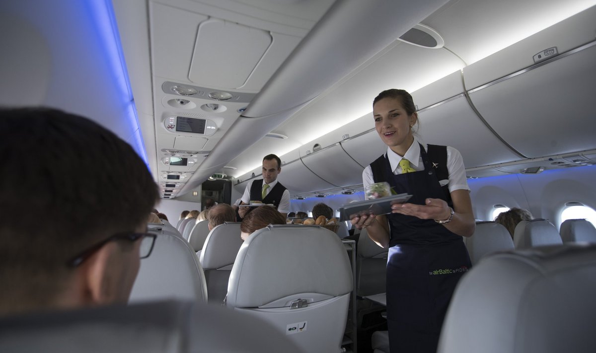 AirBaltic võtab tööle 90 uut stjuardessi.