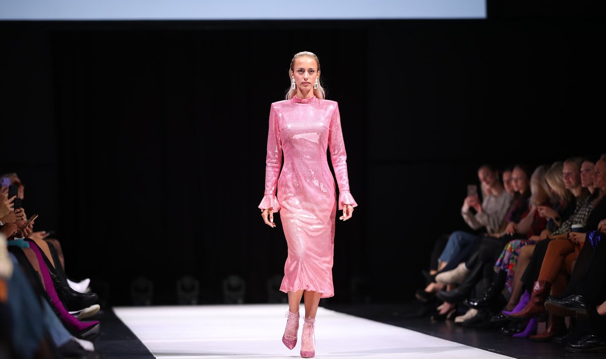 Oma kollektsiooni esitlemine 2021. aasta sügisel Tallinn Fashion Weekil tähendas noorele moeloojale ühe suure eesmärgi täitumist. Sealt jõudis tema looming ka laiema publikuni.