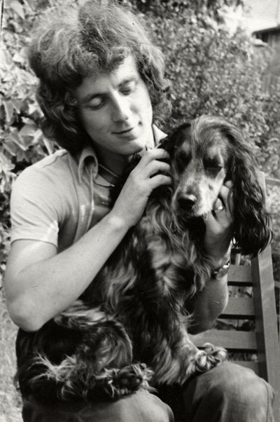 LOOMAARMASTUS: Jaak 1973. aastal Tiiva tänaval koer Alfonsiga.