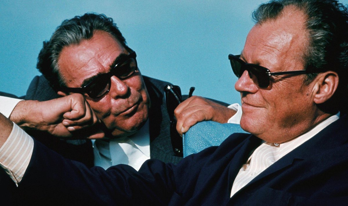 MAGUS ELU: Leonid Brežnev (vasakul) ja Saksamaa Liitvabariigi kantsler Willy Brandt Nõukogude Liidus mootorpaadisõidul 1971. aastal.