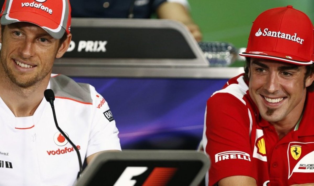 Jenson Button (vasakul) ja Fernando Alonso