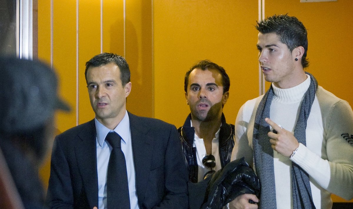 Niek van Dijk (vasakul) ja Cristiano Ronaldo 2009. aastal