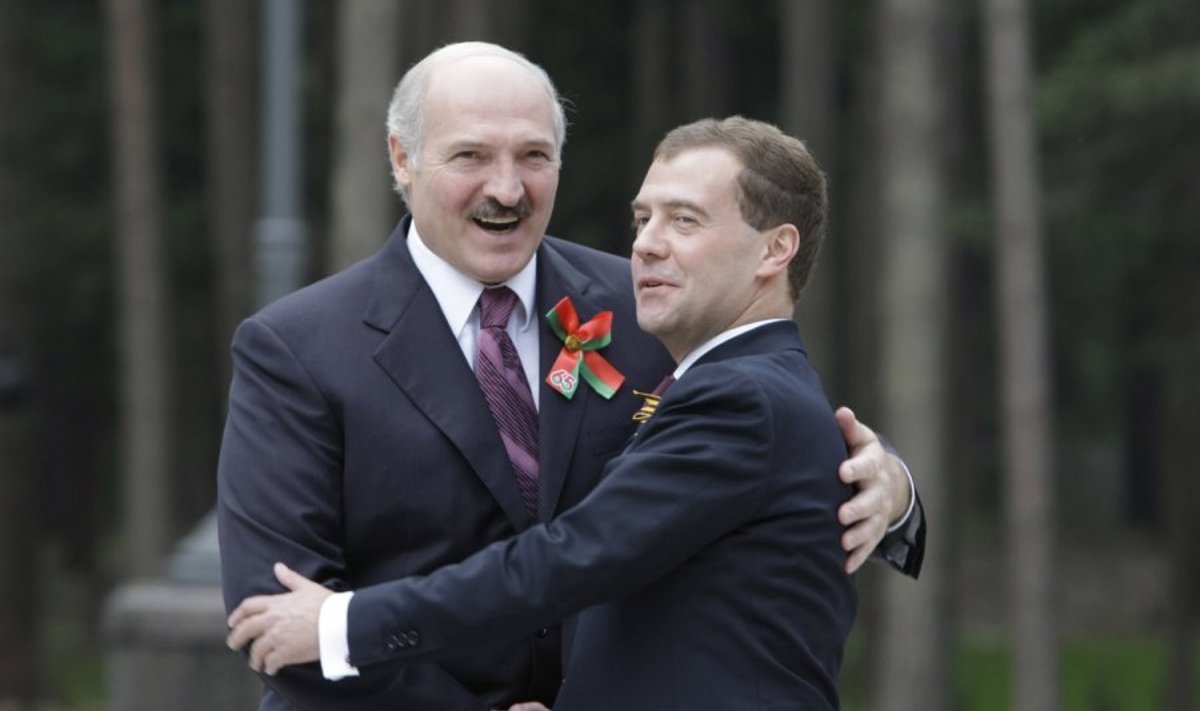 Lukašenka ja Medvdev tangosammul
