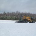 ФОТО | Зима внезапно решила вернуться и весенние работы на полях остановились