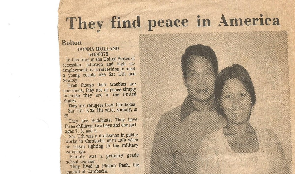 Väljavõte 1975 aasta novembri ajalehest "Manchester Herald", kus on pilt Kambodzha abielupaarist, kelle autor oma koju võttis.