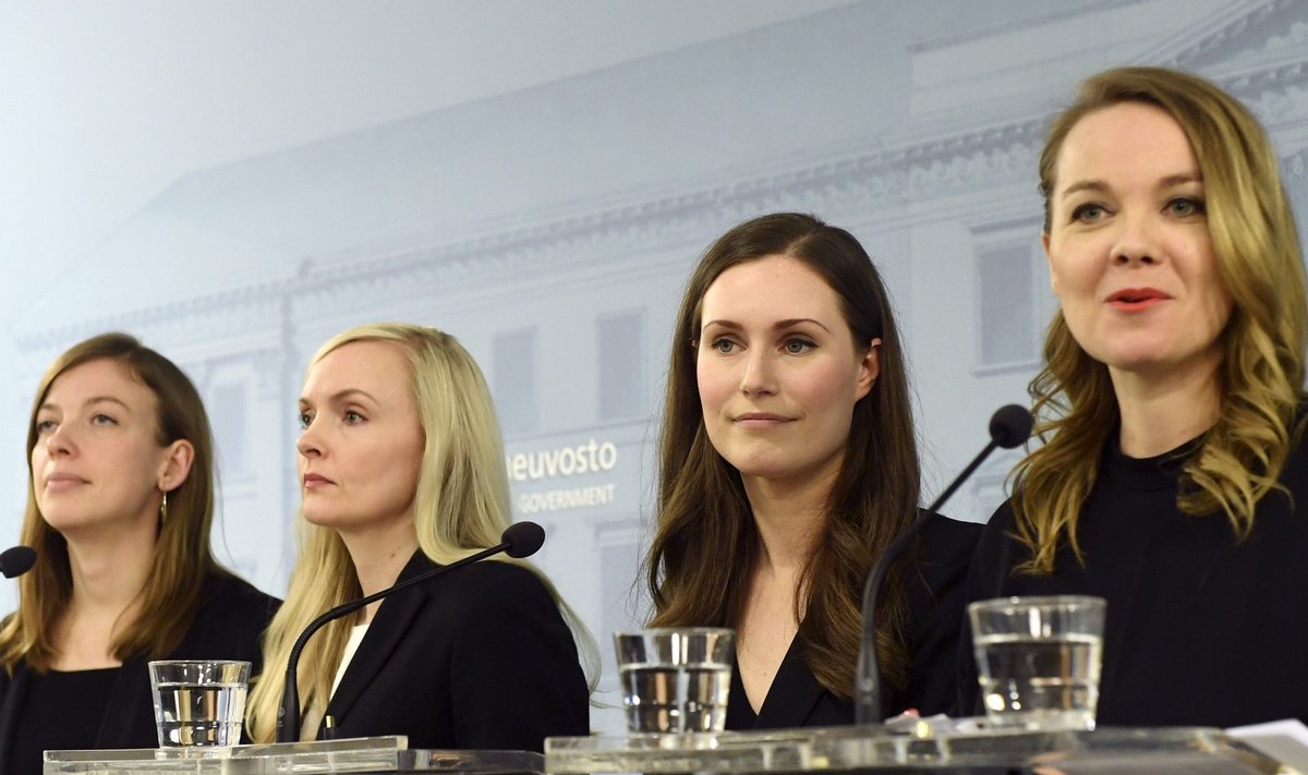 Soome valitsuses on palju noori naisministreid. Rahandusminister Katri Kulmuni (paremal) seisab tänase valitsusjuhi Sanna Marini kõrval.