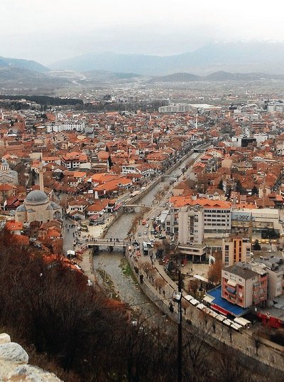 Prizreni on õnnistatud kauni maastiku ja jõega.