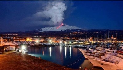 Vaade Etnale Catania sadamast. Foto: lovehomeswap.com